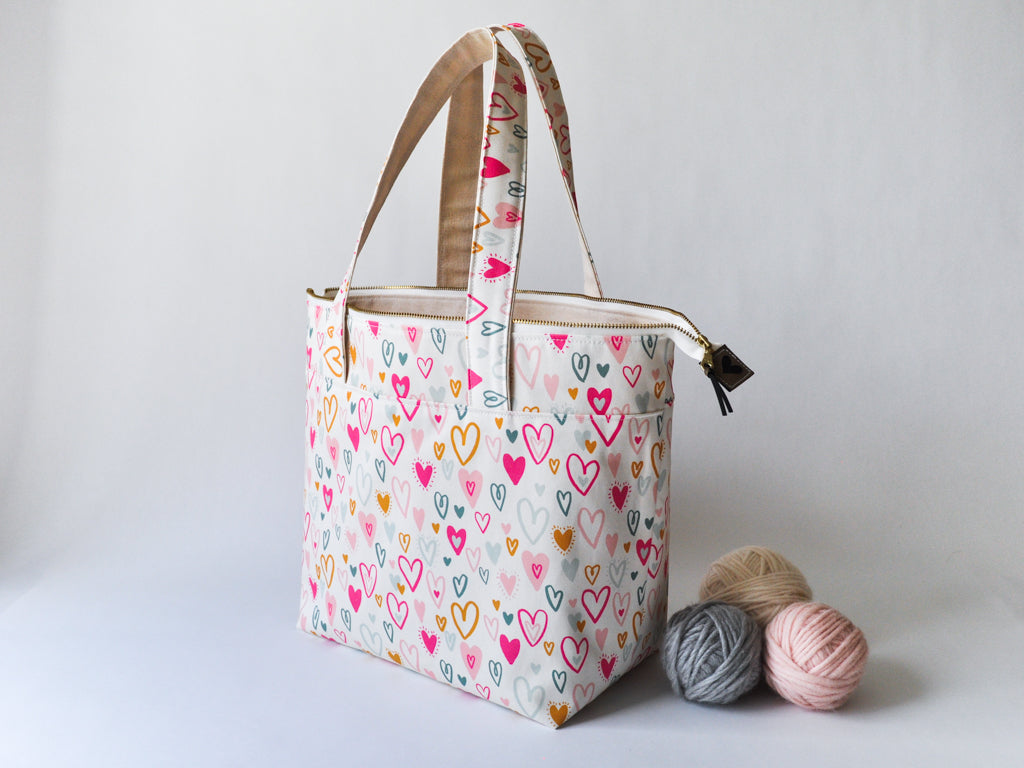 Large Project Bag in "Bursting Hearts"