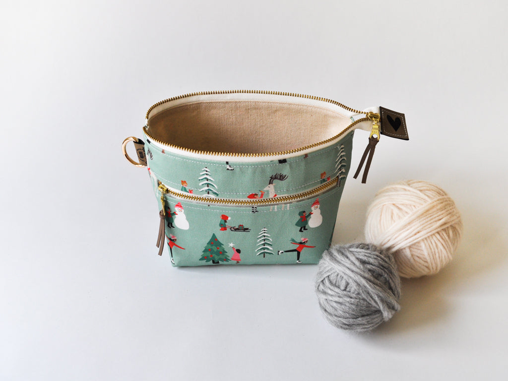 Extra Small Project Bag in "Children in the Snow"