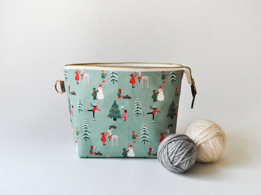 Small Project Bag in "Children in the Snow"