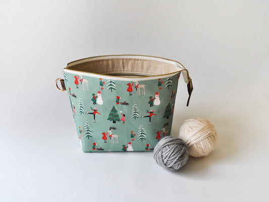 Small Project Bag in "Children in the Snow"