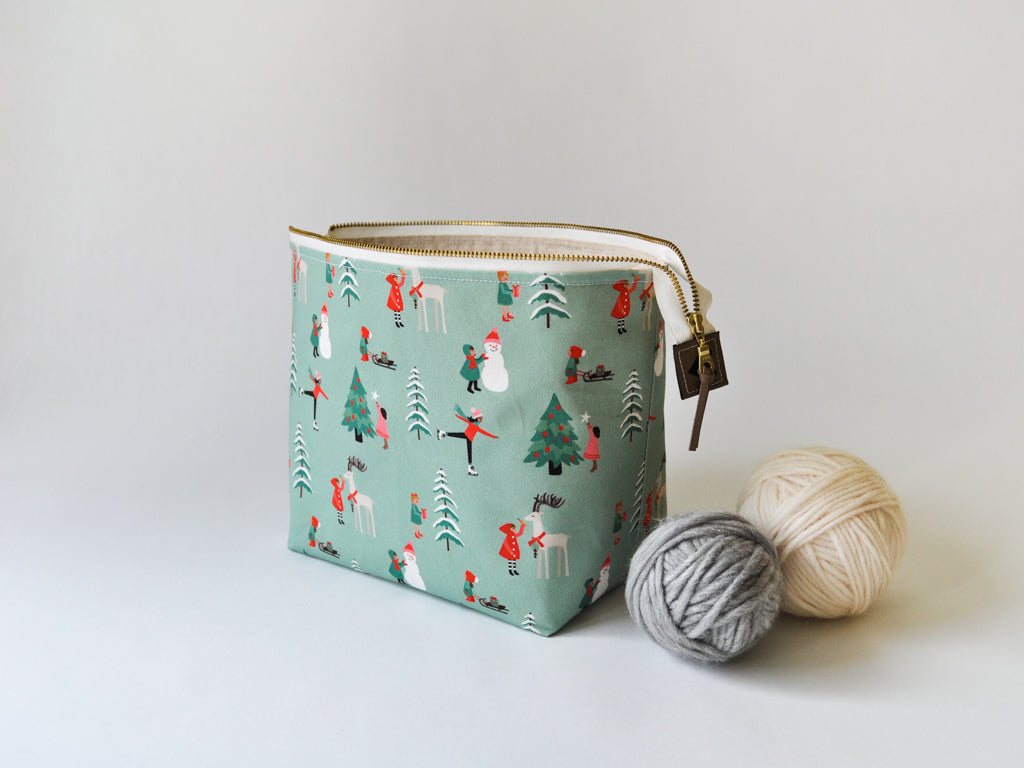 Small Project Bag in "Children in the Snow"