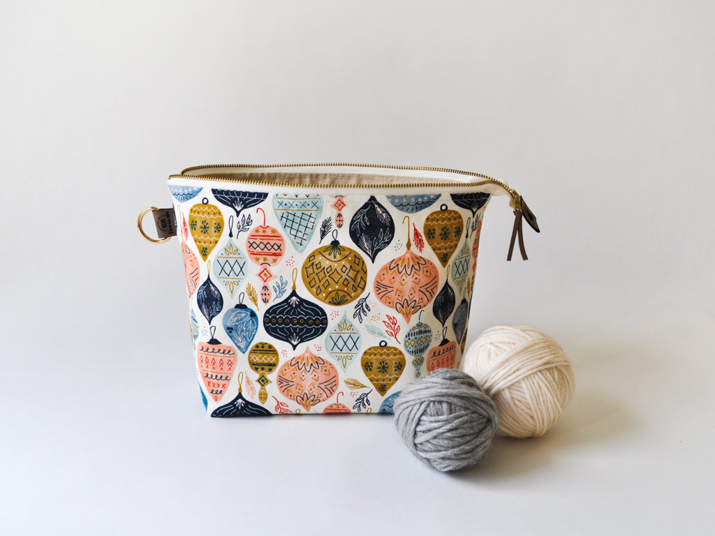 Small Project Bag in "Vintage Ornaments"