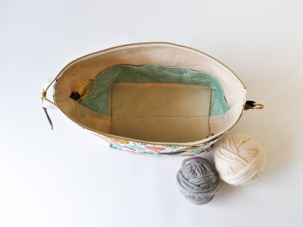 Small Project Bag in "Vintage Ornaments"