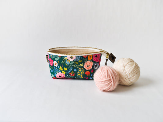 Notions Pouch in "In the Garden"