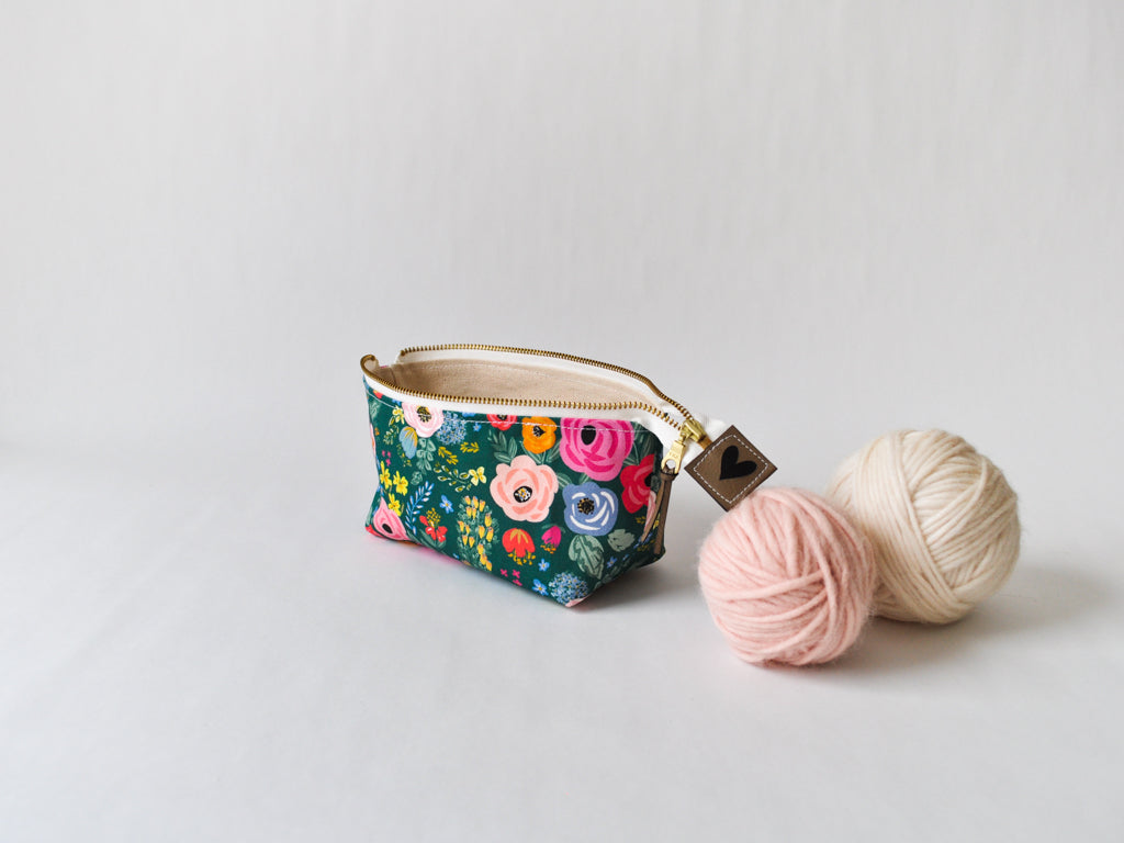 Notions Pouch in "In the Garden"