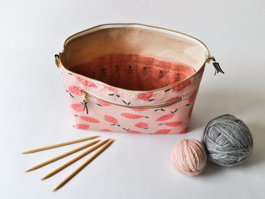 Double Pointed Knitting Needle Organizer in "Pink Lemons"