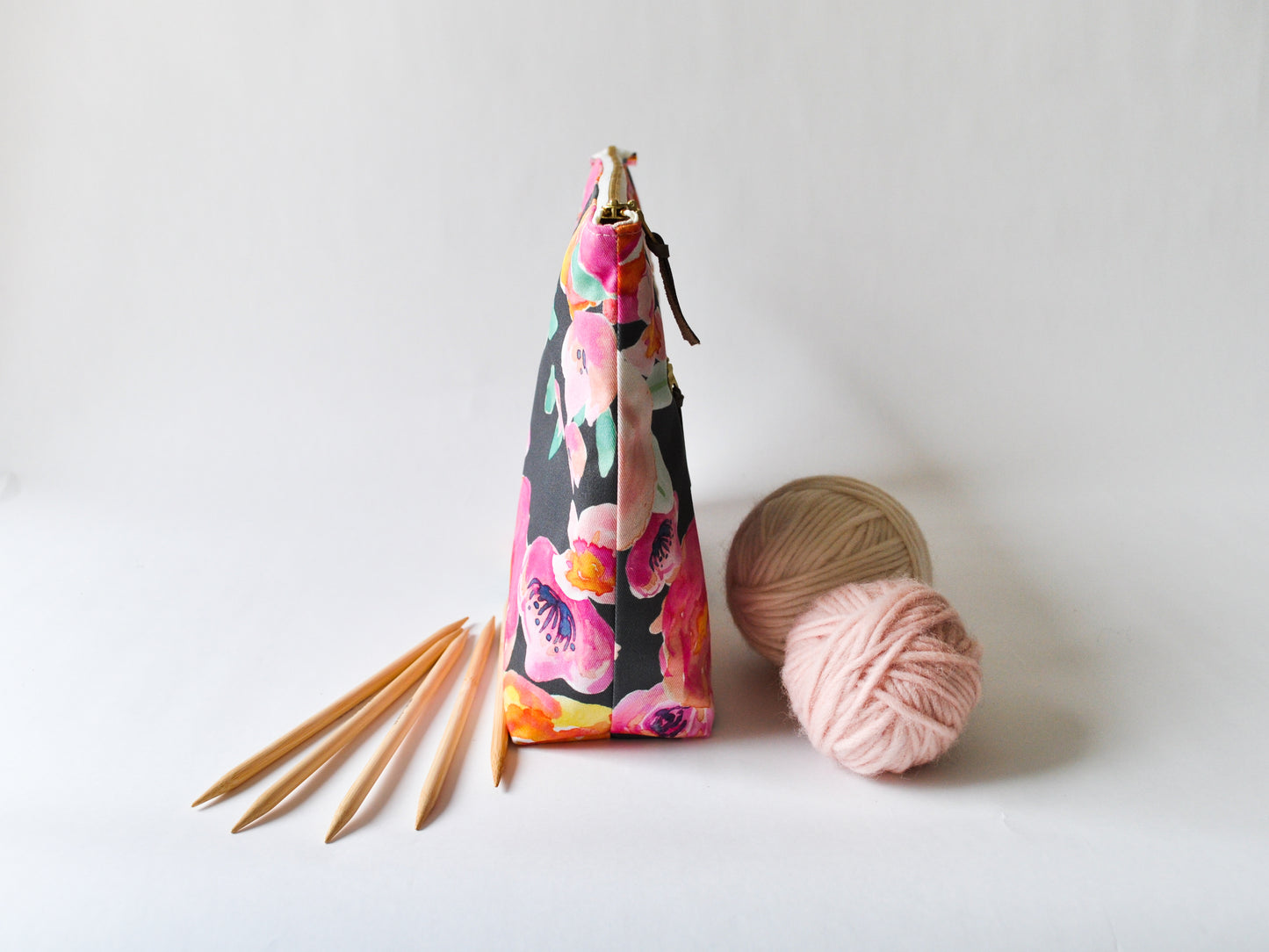 Double Pointed Knitting Needle Organizer in "Blushing Floral"