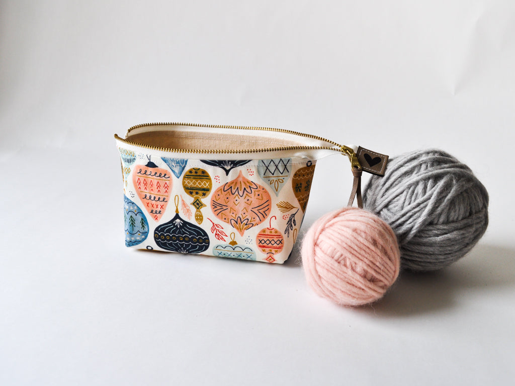 Notions Pouch in "Vintage Ornaments"