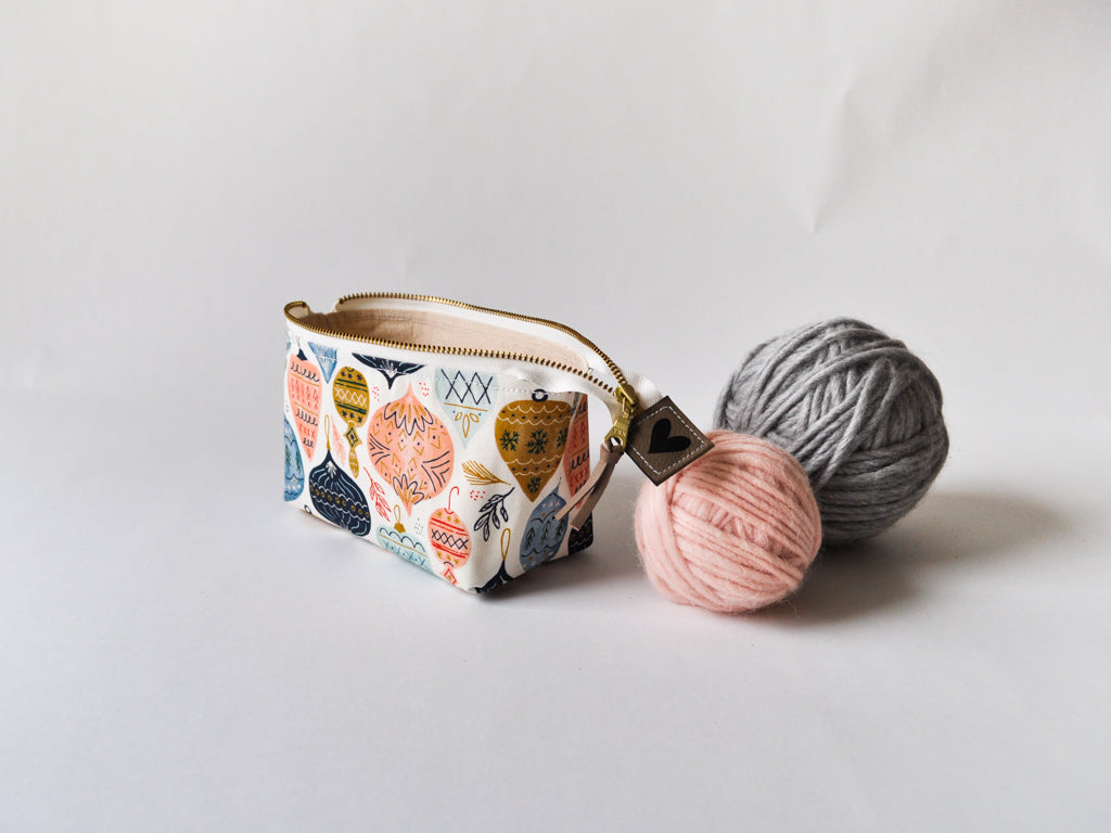 Notions Pouch in "Vintage Ornaments"