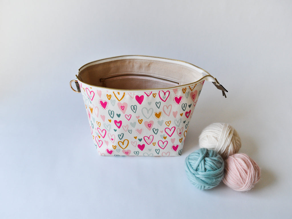 Small Project Bag in "Bursting Hearts"