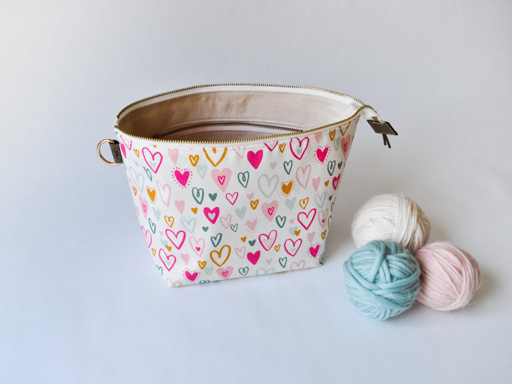 Small Project Bag in "Bursting Hearts"