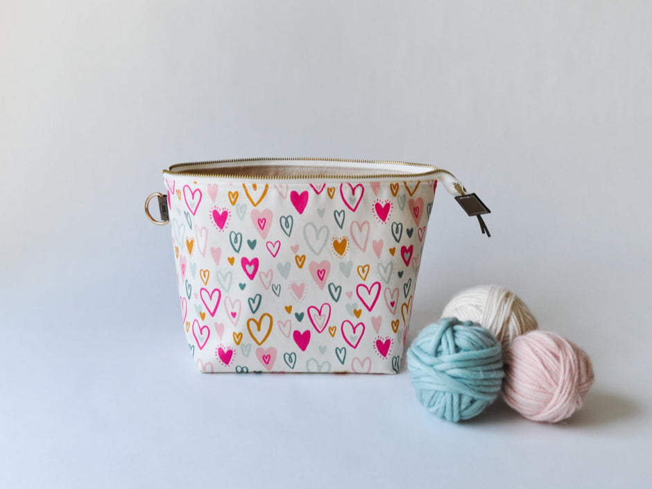 Small Project Bag in "Bursting Hearts"