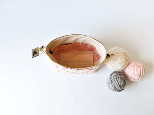 Extra Small Project Bag in "Bursting Hearts"