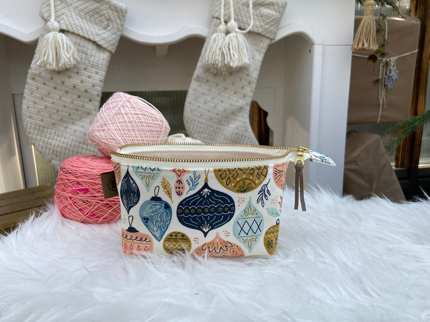 Notions Pouch in "Vintage Ornaments"